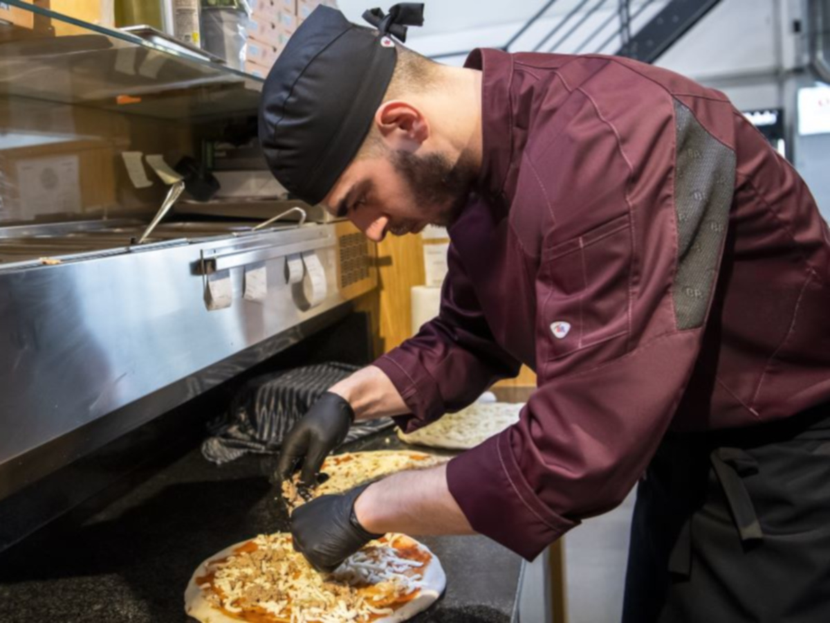 Chef Jackets and Restaurant Staff Clothing: How to Choose and Why It Matters